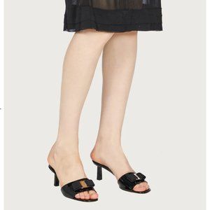 Ferragamo Vara Bow slide - Authentic - Brand new